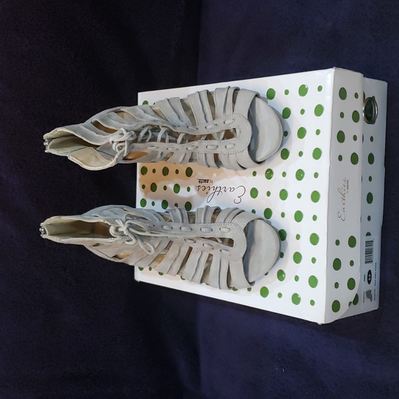 EARTHIES SUEDE GREY SALETTOS - Picture 2 of 3